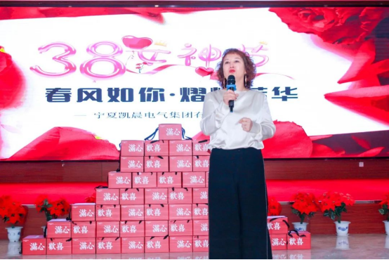 致每一位绽放光芒的“她”